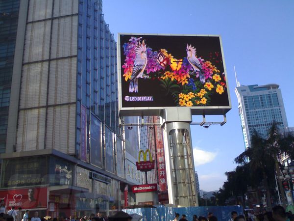深圳賽博數（shù）碼廣（guǎng）場室（shì）外（wài）全彩led顯示屏