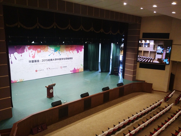 上海中（zhōng）學室（shì）內全彩顯示屏