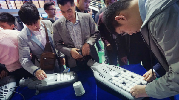 協會會員（yuán）實地考察三（sān）思陶瓷模（mó）塊化路燈