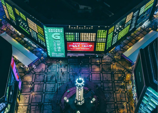 426㎡LED巨（jù）幕霸（bà）屏老商圈