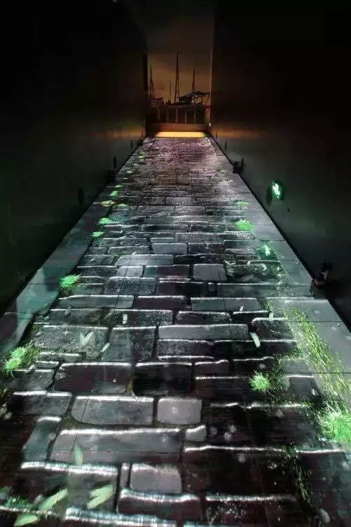 LED地板屏玩（wán）轉高科技互（hù）動藝術