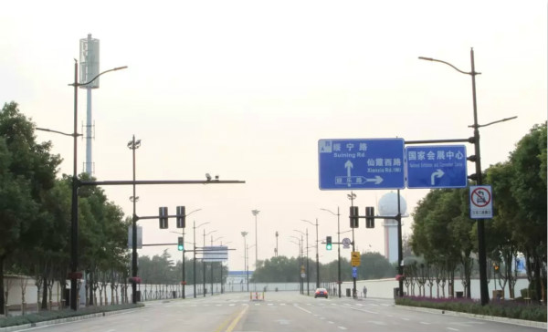 上海國（guó）家會展中心周邊多杆合一路燈