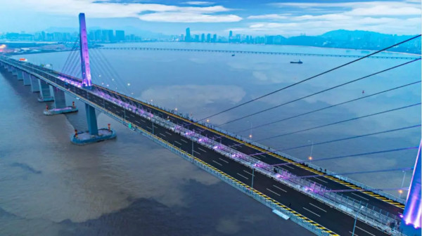 婷婷婷影院案例：港珠澳大橋（qiáo）LED照明工程（chéng）及情報板