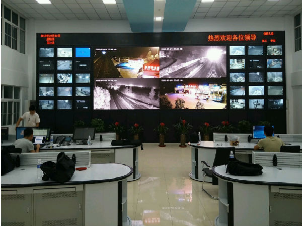 葉舞高速公（gōng）路監控室
