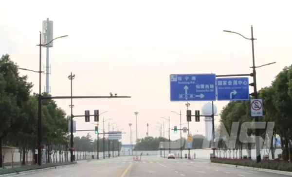 上海進（jìn）博會多杆合一保障交通安全暢通