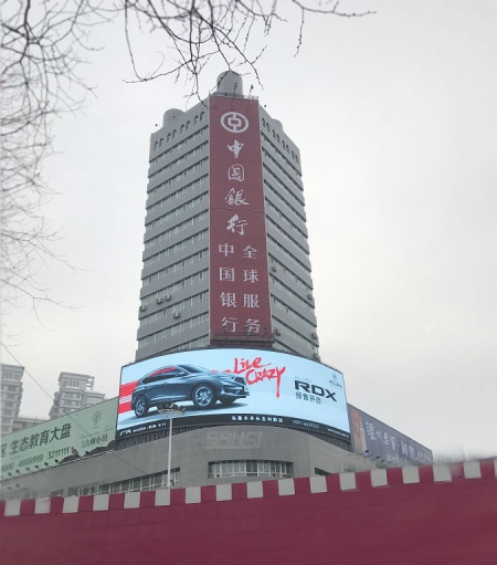 約314.5㎡ 新疆日報室（shì）外LED弧形屏