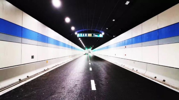 婷婷婷影院承建諸光路地下（xià）通道隧道照明工（gōng）程