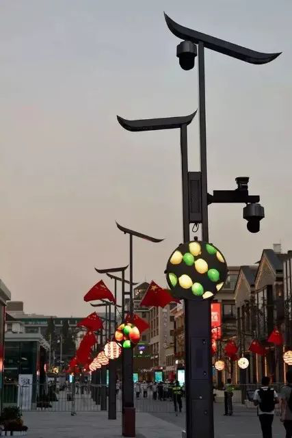 婷婷婷影院承建的杭州湖濱路智慧路燈