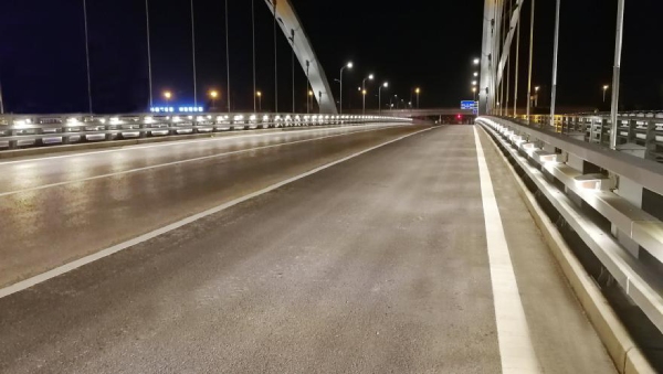 園林大橋-婷婷婷影院LED低位照明（míng）多功能路燈