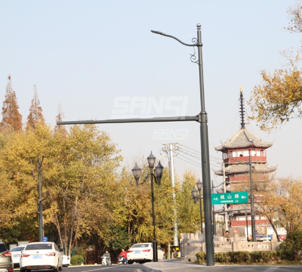 南通市區多杆（gǎn）合一：照明、監控合杆（gǎn）（上海三（sān）思供應）