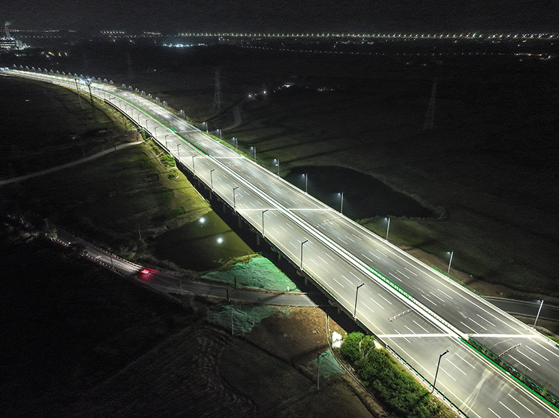 金義中央（yāng）大道通（tōng）車,三（sān）思智慧綜合杆,道路照（zhào）明係統方案,點亮23公裏智慧公（gōng）路