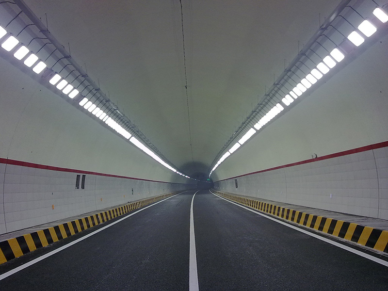 城市光明（míng）守護者,LED隧道燈,助力智慧交通建設