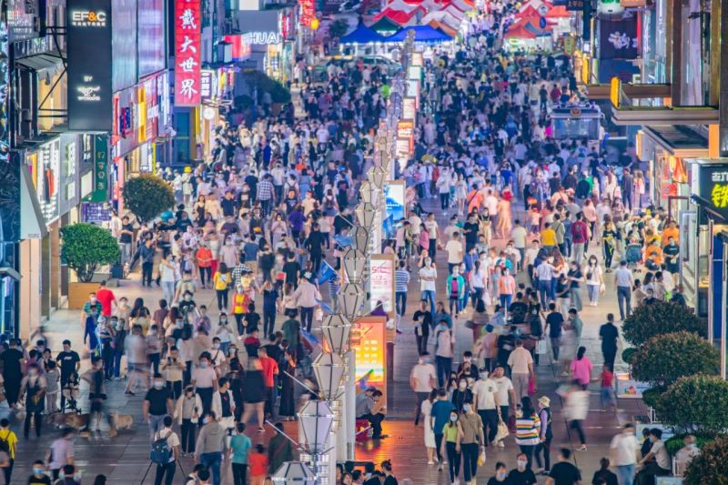 YISHION以純,三（sān）思,中街,近500平米,裸眼（yǎn）3D大屏,造新商業場景