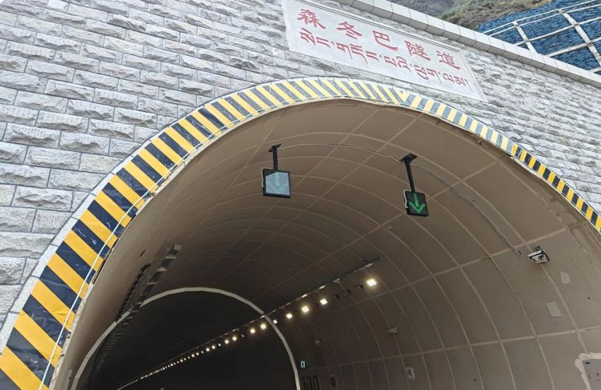 海拔超4000米,婷婷婷影院,14000餘套陶瓷隧道燈,點亮西藏重點高速隧道