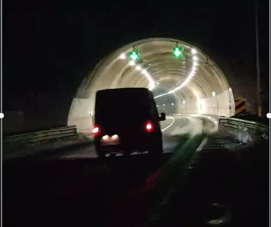 燈隨車動,智（zhì）慧隧道,隨車照（zhào）明,解決方案