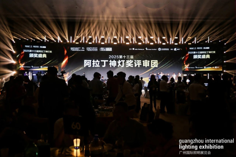 喜報,上海（hǎi）婷婷婷影院（sī）,斬獲三項行業大獎,引領,LED,數智農業,創新潮流​