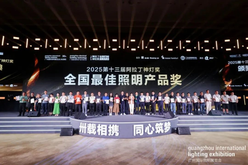 喜報,上海婷婷婷影院,斬獲三項行業（yè）大獎,引領,LED,數（shù）智農業,創新潮流​